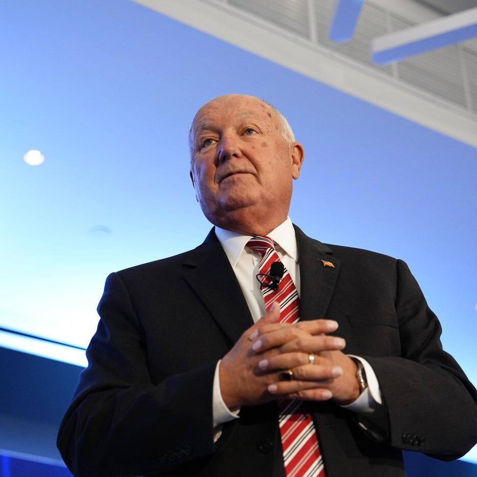 U.S. ambassador Pete Hoekstra says Canada's economic hopes align with Trump's goals